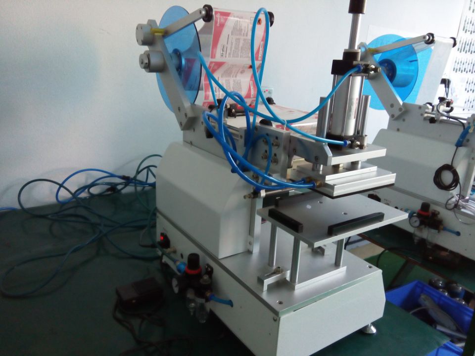bags labeling machine customized צילום אחורי עבור מכונות תיוג של תיקים.jpg