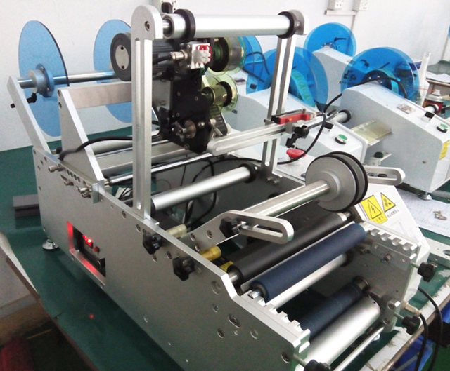 מכונת תיוג חצי אוטומטית להזרקה needle.jpg