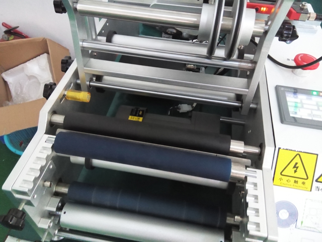 מכונת תיוג חצי אוטומטית להזרקה needle.jpg