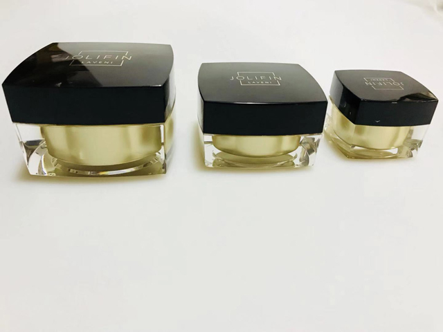 צנצנות שחורות מרובעות לאיטום מכסה