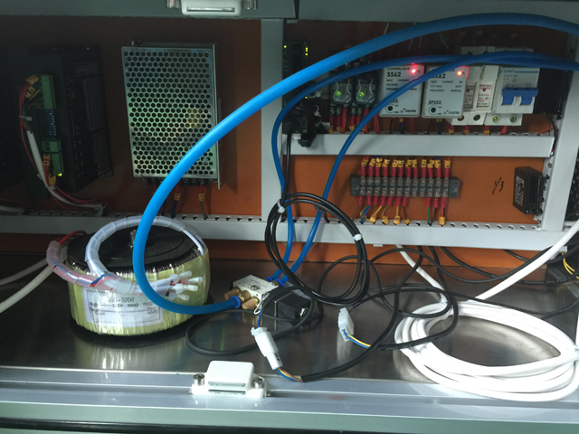 רכיב חשמלי לתיוג מכונות.jpg