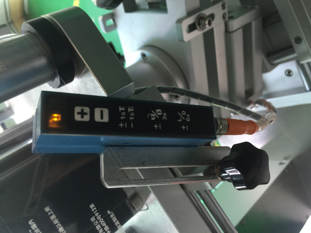 חיישן לזיהוי תוויות transparent.jpg